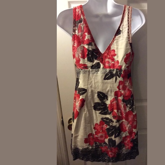 FREE PEOPLE Red Floral Dress Embroidered Details Gray Ivory Shift Sheath Cotton - Picture 6 of 8
